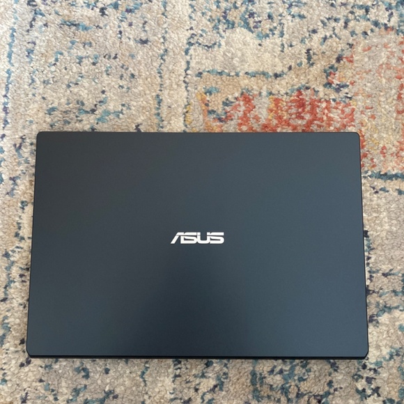 ASUS Vivobook Laptop L210 11.6” ultra thin, Intel Celeron N4020 Processor - Picture 2 of 5